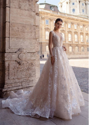 Long Sleeves Ivory Lace Tulle Romantic Wedding Dress